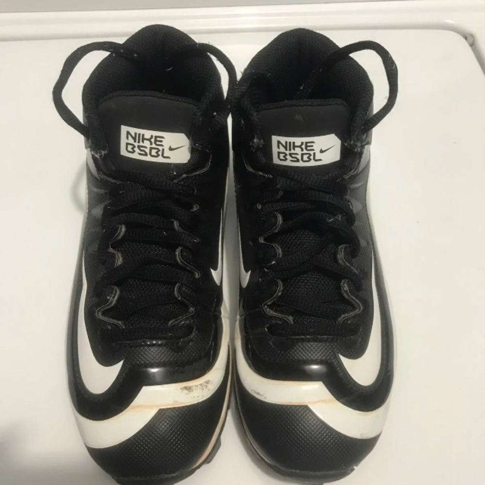 Baseball Cleats - Picture 2 of 4